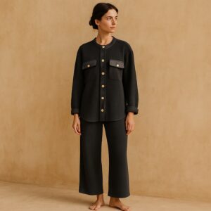 chaqueta-negra-minimalista-wafle-amelie-principal
