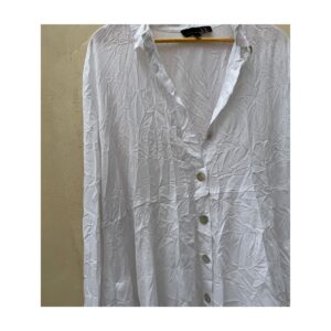blusa-blanca-liv-crinkled-tunica-oversized-botones-madre-perla-amelie-3