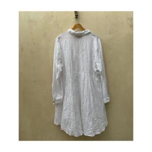 blusa-blanca-liv-crinkled-tunica-oversized-botones-madre-perla-amelie-5