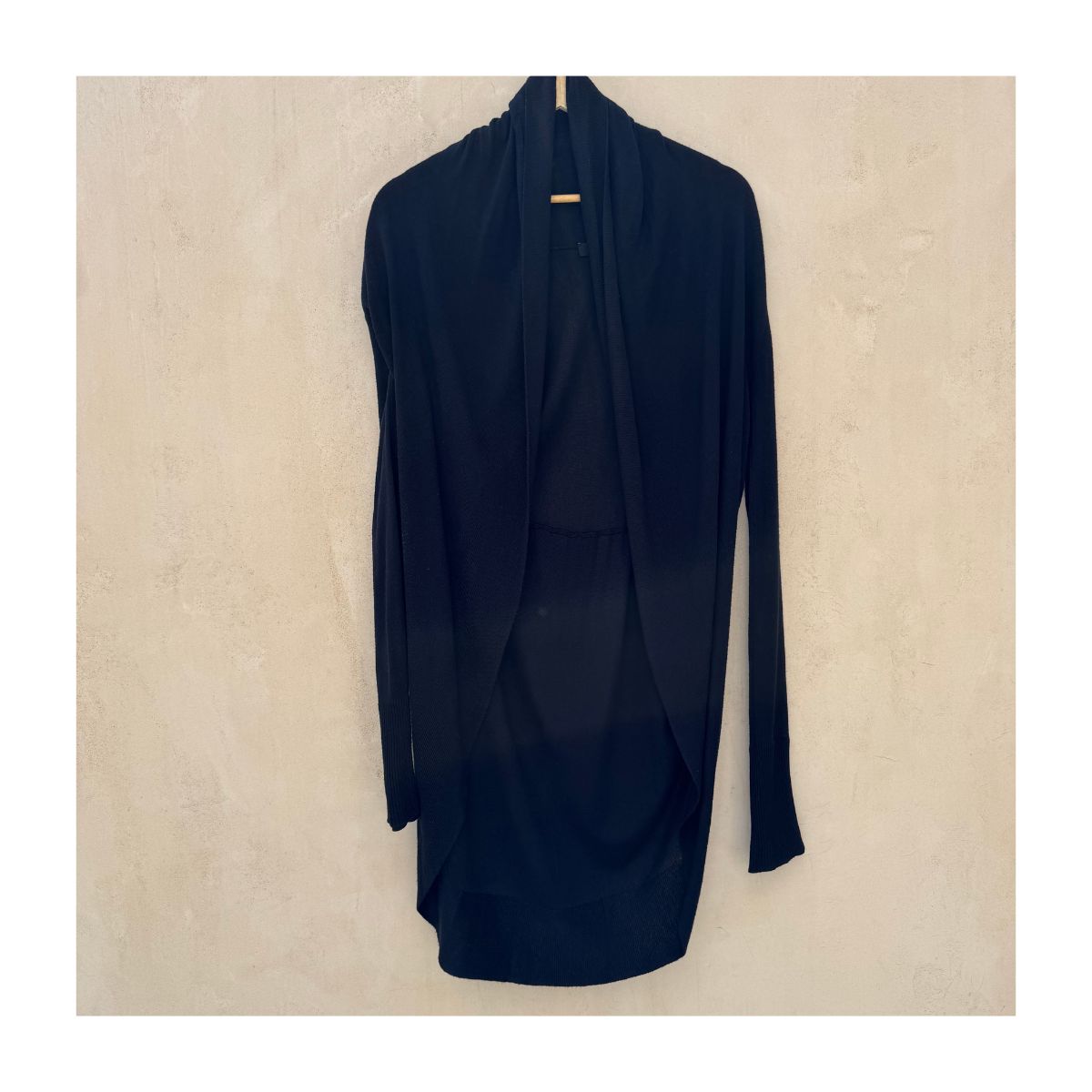 cardigan-negro-ligero-caida-fluida-white-house-black-market-xs-amelie-curaduria-2