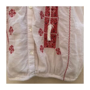 top-algodon-joie-bordado-xz-blancoconrojo-curaduriamelie-5