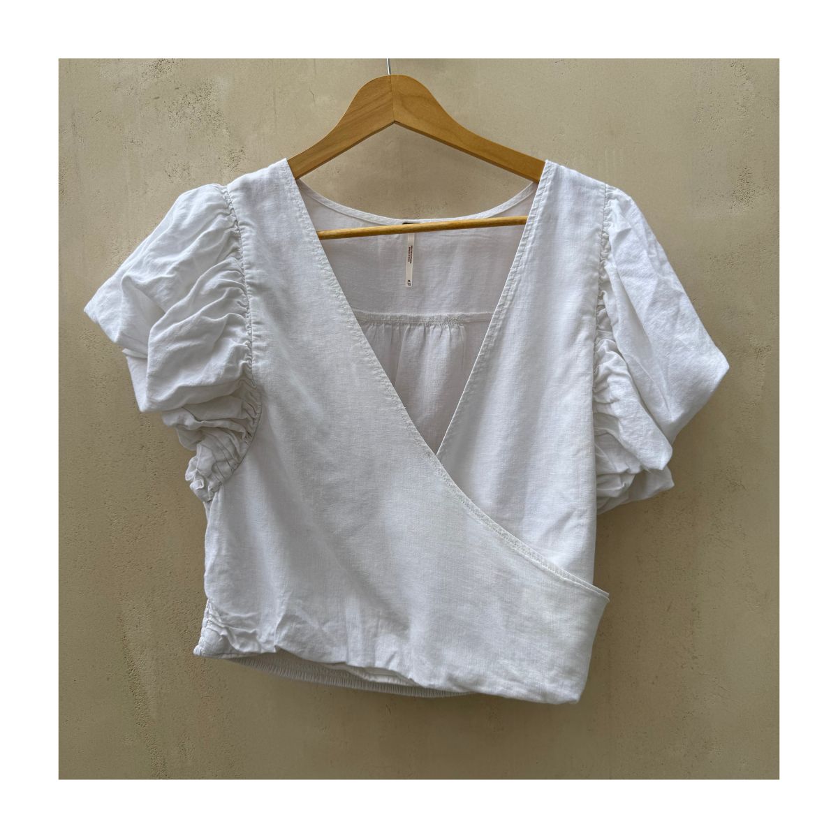 blusa-wrap-blanca-free-people-lino-mangas-volumen-amelie-verano-25-2