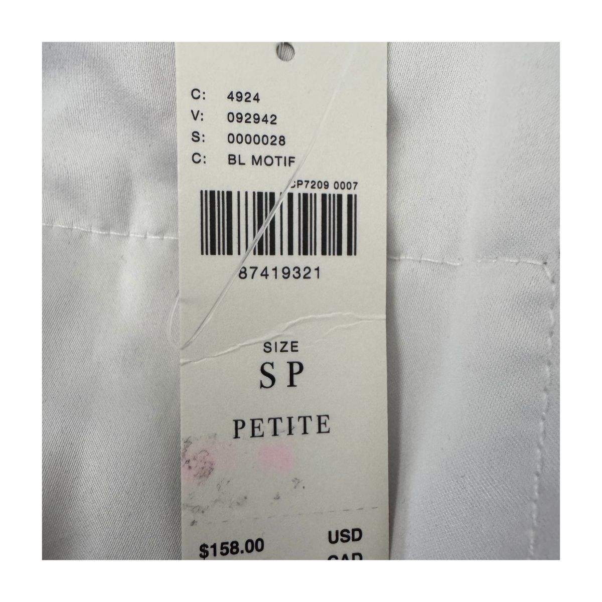 bomber corta floral by anthropologie, blanco con flores azul cobalto y mangas abullonadas