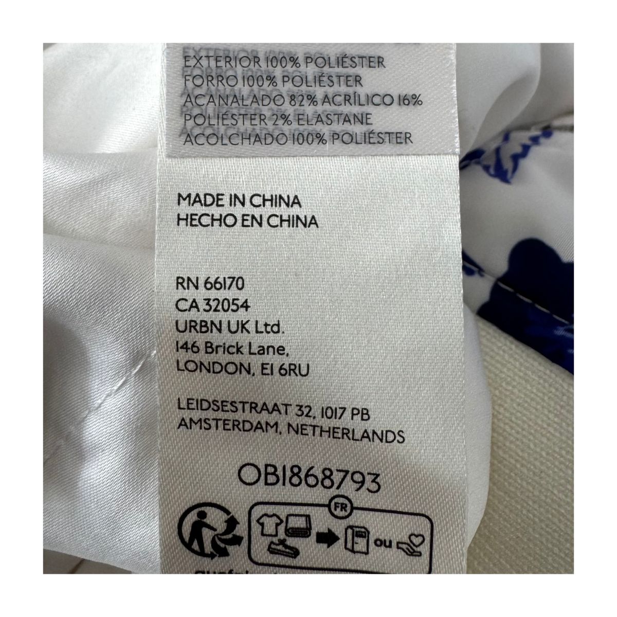 bomber corta floral by anthropologie, blanco con flores azul cobalto y mangas abullonadas