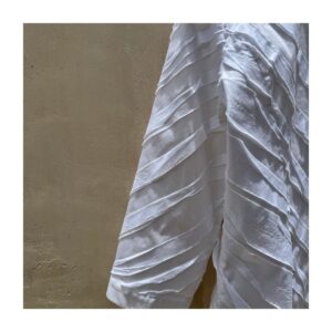 camisa blanca escultural lafayette 148 new york con textura diagonal y mangas entre tres cuartos y largas