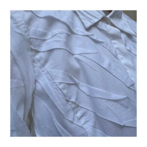 camisa blanca escultural lafayette 148 new york con textura diagonal y mangas entre tres cuartos y largas