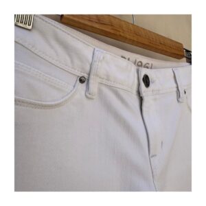 jeans blancos DL1961 modelo Cindy, corte bootcut, tono Milk, denim premium con tecnología 360 Comfort