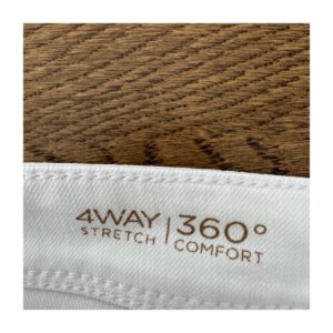 jeans blancos DL1961 modelo Cindy, corte bootcut, tono Milk, denim premium con tecnología 360 Comfort