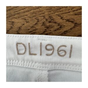 jeans blancos DL1961 modelo Cindy, corte bootcut, tono Milk, denim premium con tecnología 360 Comfort