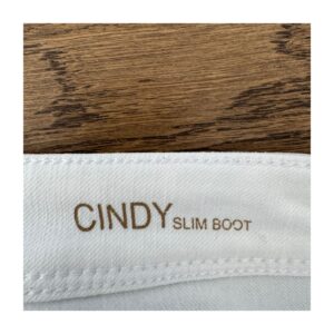 jeans blancos DL1961 modelo Cindy, corte bootcut, tono Milk, denim premium con tecnología 360 Comfort