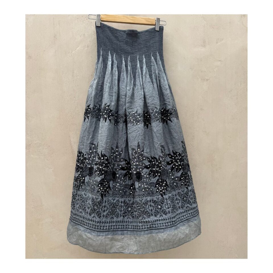 Falda maxi gris ombré de Lapis para Anthropologie con smocking elástico y aplicaciones florales con lentejuelas