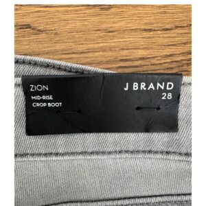 Jeans J Brand modelo Zion crop boot mid rise en denim gris nube, talla 28, diseño californiano minimalista y lujo refinado