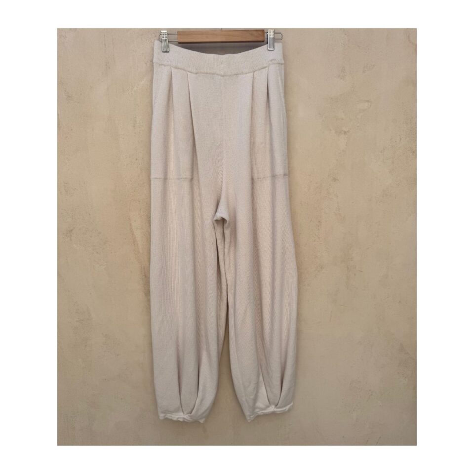 jogger Treya Knit de segunda manoen punto marfil con mezcla lino y silueta oversize de Free People, talla XL. Moda circular, ropa usada