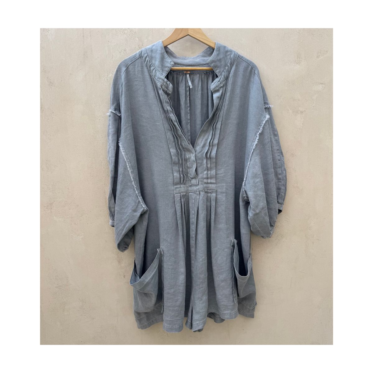 romper gris free people lino lyocell con pliegues y bolsillos oversized