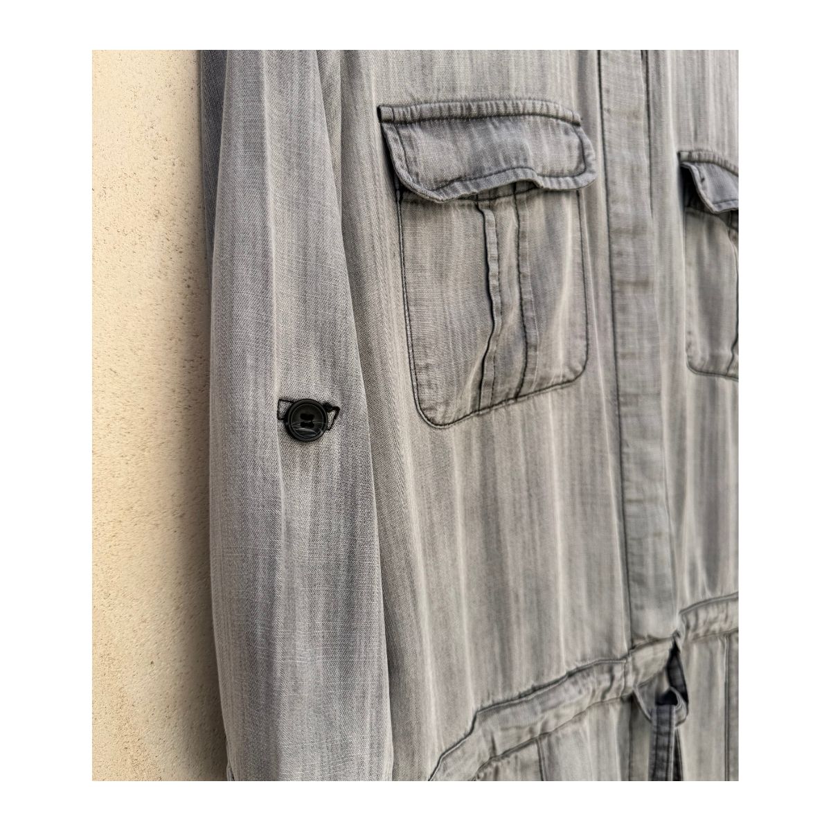 Romper de segunda mano utility gris vintage de Velvet Heart en 100 % Tencel, con cintura ajustable y fit relajado, talla M.ropa usada