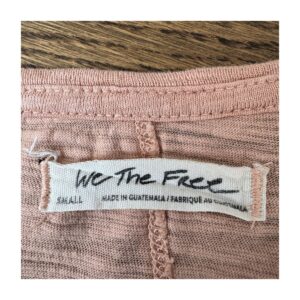 T-shirt You Rock de Free People color durazno, corte crop relajado y costuras visibles, talla S, ropa usada, de segunda mano