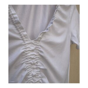 top blanco de algodón pima de segunda manocon fruncido central y escote en v, talla s, theory,ropa usada