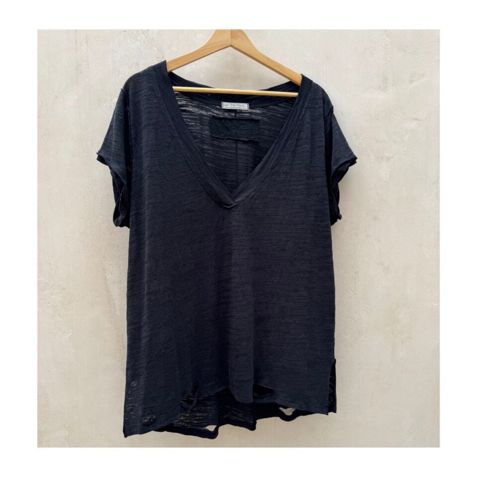 T‑Shirt Free People Sundance (OB921823) negro vintage con cuello en V profundo, raw edge y textura slub – talla L