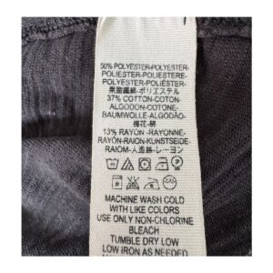 T‑Shirt Free People Sundance (OB921823) negro vintage con cuello en V profundo, raw edge y textura slub – talla L