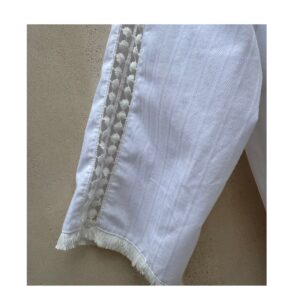 vestido encaje blanco mini con cintura smock, encaje vertical y flecos delicados de la marca After/Before