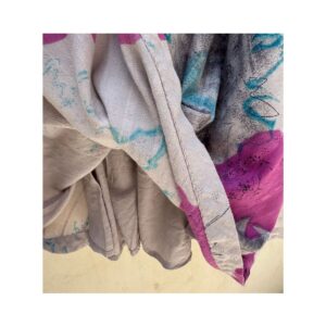 Vestido Free People con bordado gris y estampado floral tipo pincelada en algodón.