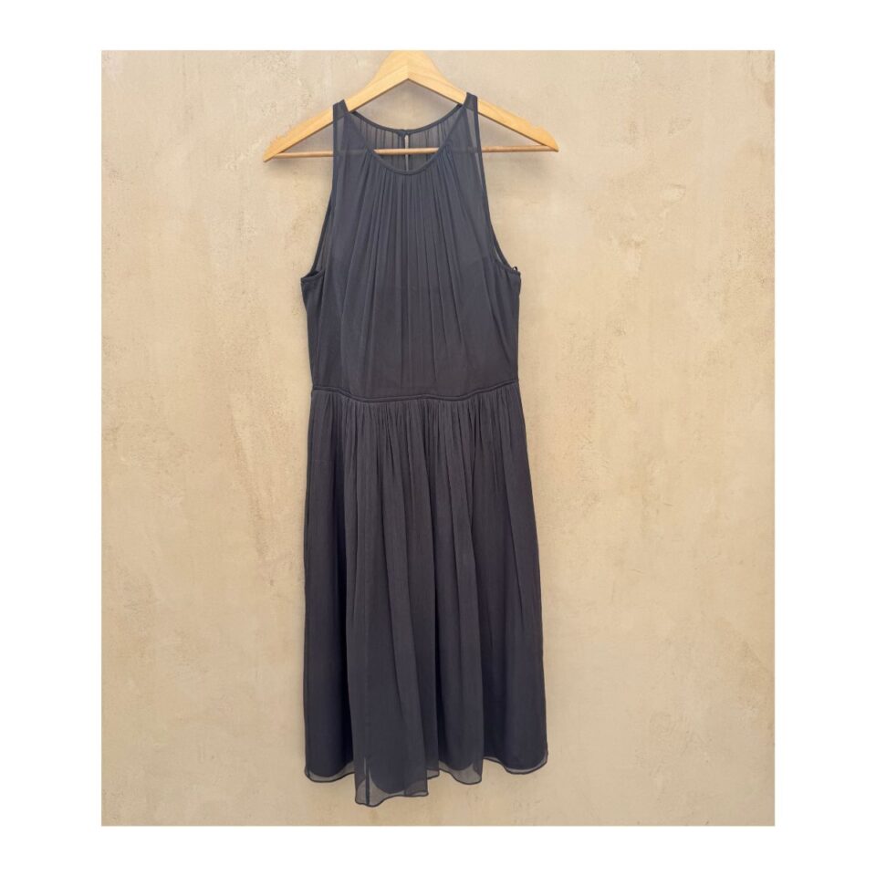 Vestido midi seda gris J.Crew usado en perfecto estado, diseño plisado halter