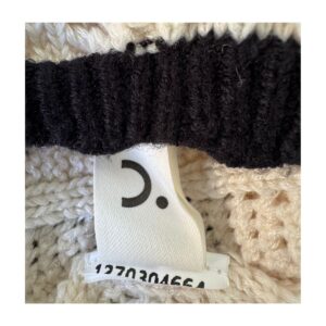 Vestido largo de punto artesanal blanco con ribetes negros, talla S