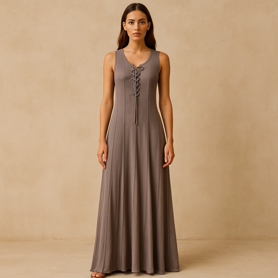 vestido maxi gris topo con silueta fluida y escote con cordón trenzado, acabado sofisticado y caída elegante