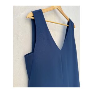 vestido midi azul marino con elegante escote en V, cortes laterales y bolsillos invisibles by Lafayette 148