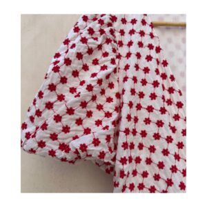 vestido de segunda mano, wrap blanco con bordado floral rojo y mangas abullonadas Draper James, talla L. Ropa usada