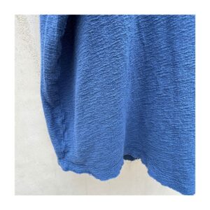 blusa de segunda mano curado por Amelie.100% algodón azul índigo free people estilo oversized con botones y escote en v