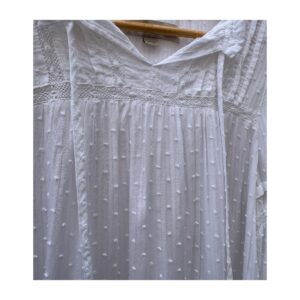 Blusa romántica blanca Loft talla XS. Estilo cottagecore.