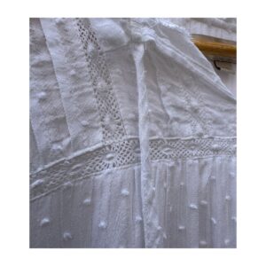 Blusa romántica blanca Loft talla XS. Estilo cottagecore.