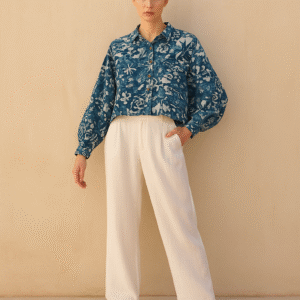 Blusa cropped Pilcro con mezcla de algódon. Talla S, hecha en India y estilo coastal grandma