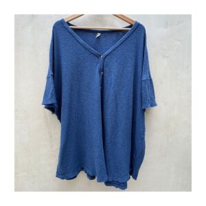 blusa de segunda mano curado por Amelie.100% algodón azul índigo free people estilo oversized con botones y escote en v