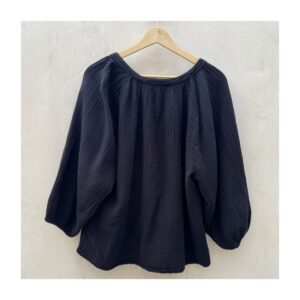 Blusa Mimi Romance de segunda mano, Top de Nation LTD (modelo 1165DG) en gasa de algodón negra, mangas globo y escote en V, talla M, hecha en USA. Ropa usada