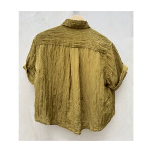Camisa cropped estilo crinkled de segunda mano, marca Madewell en color spiced olive y talla XS. Oversized. Ropa usada curada por Amelie