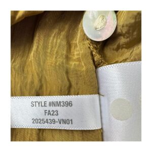 Camisa cropped estilo crinkled de segunda mano, marca Madewell en color spiced olive y talla XS. Oversized. Ropa usada curada por Amelie