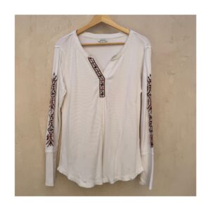 Camiseta blanca con bordado artesanal marca sundance, talla S. Estilo boho chic