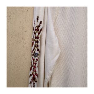 Camiseta blanca con bordado artesanal marca sundance, talla S. Estilo boho chic