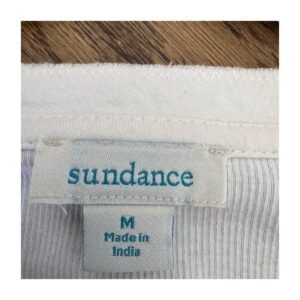 Camiseta blanca con bordado artesanal marca sundance, talla S. Estilo boho chic