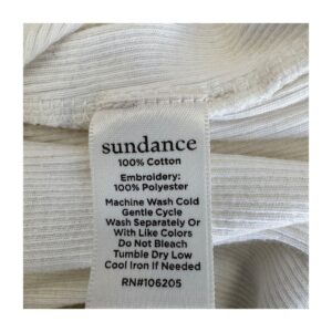 Camiseta blanca con bordado artesanal marca sundance, talla S. Estilo boho chic