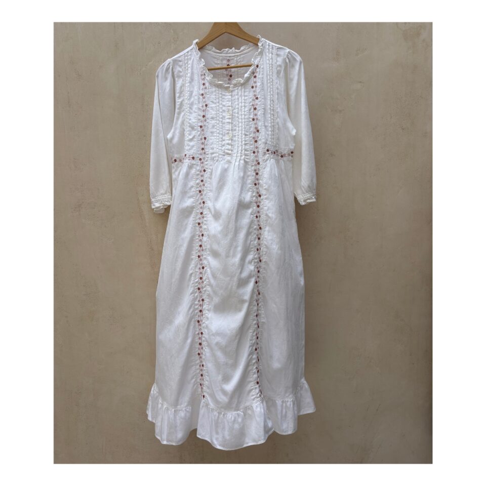Camisón vintage de korea del sur, blanco con bordado artesanal