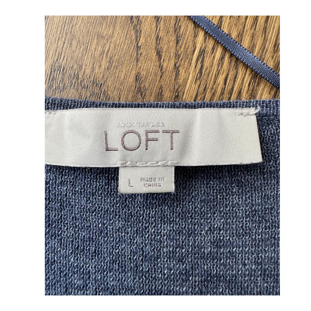 Cardigan Loft en azul indigo con mezcla de 55% lino, talla L y estilo minimalista ideal para armario cápsula