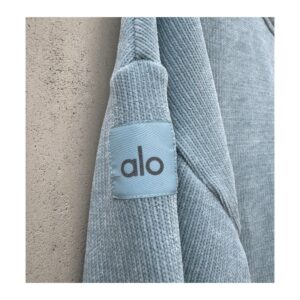 Cardigan Cheniile Chalet de Alo Yoga en azul glaciar de segunda mano. Talla S