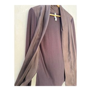 Cardigan minimalista en marrón chocotae talla S. Estilo old mony, lujo silencioso