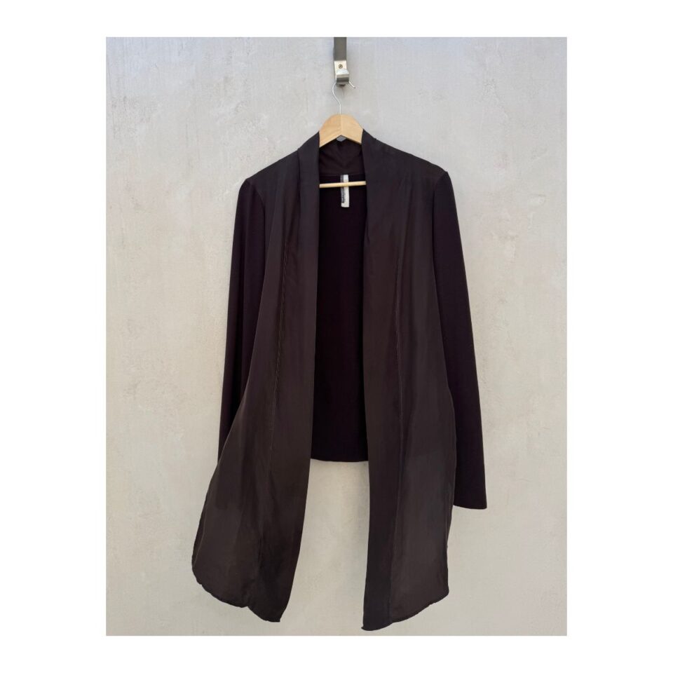 Cardigan minimalista en marrón chocotae talla S. Estilo old mony, lujo silencioso