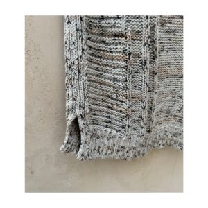 Chaleco de punto de segunda mano premium, curado por Amelie. Marca Loft, estilo boho chic y talla XXS
