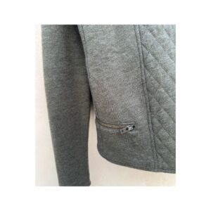Chaqueta deportiva Athleta verde oliva, modelo Belvedere Quilted Asymmetrical Zip Moto. Ropa deportiva. Athleisure