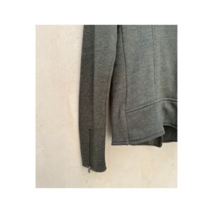 Chaqueta deportiva Athleta verde oliva, modelo Belvedere Quilted Asymmetrical Zip Moto. Ropa deportiva. Athleisure
